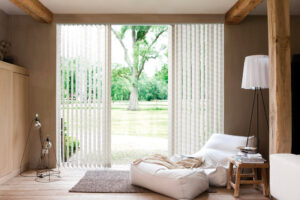 stores à bandes verticales